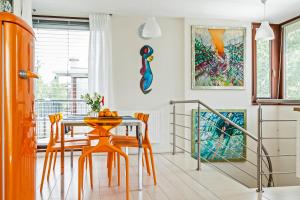 Imagen de la galería de Panoramic Art Apartment with jacuzzi, en Balatonlelle 20 fotos más