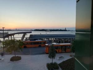 O pôr ou nascer do sol visto do hotel ou dos arredores