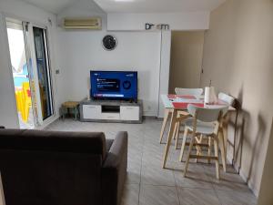 TV a/nebo společenská místnost v ubytování F2 My PLACE TO REST + 3 fotografie
