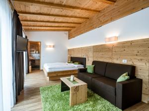 Postel nebo postele na pokoji v ubytování Garni Hotel Mezdi