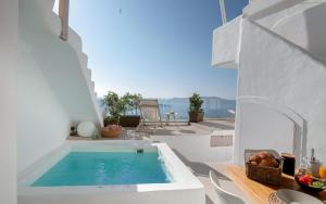 Imagen de la galería de The Globe Suites Villa, en Fira