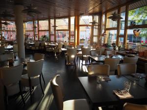 مطعم أو مكان آخر لتناول الطعام في Hotel „Zur Linde“