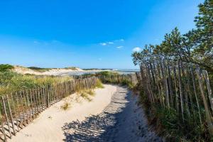 Foto dalla galleria di TERRASSE -100 m PLAGE - GRAND APPARTEMENT-8 PERS a Berck-sur-Mer