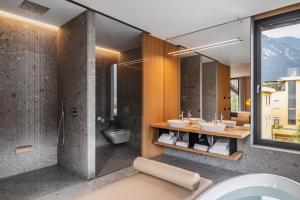 Koupelna v ubytování ESSENCE - Charming Suites + 37 fotografií