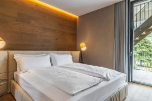 Postel nebo postele na pokoji v ubytování ESSENCE - Charming Suites