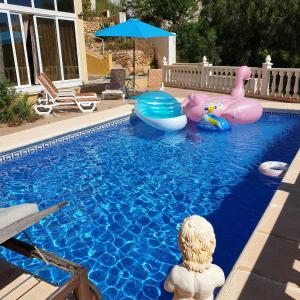 Bazén v ubytovaní Chalet Benidorm alebo v jeho blízkosti