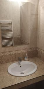 A bathroom at Toscana Apartman