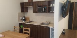 A kitchen or kitchenette at Toscana Apartman