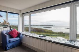 a window seat with a large view of the ocean at HEADLANDS-2 BED-SEA VIEW APARTMENT-TREARDDUR BAY in Trearddur