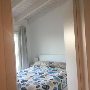 Katil atau katil-katil dalam bilik di Carrabean sea in the North of Sardegna, with swimming pool
