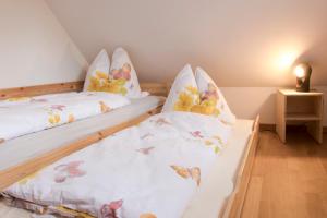 Ένα ή περισσότερα κρεβάτια σε δωμάτιο στο dresden-ferien haus