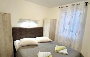 Postel nebo postele na pokoji v ubytování Apartmani Kurjaković - Punat