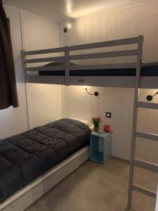 Postel nebo postele na pokoji v ubytování Camping U Libecciu