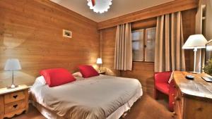 Кровать или кровати в номере Chalet Les Alpes