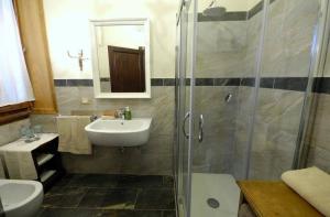 a bathroom with a sink and a shower at B&B Cimamori in Poggibonsi