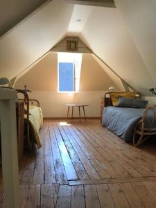 En eller flere senge i et værelse på AU NAIN ROUGE gite vintage de charme