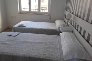Ένα ή περισσότερα κρεβάτια σε δωμάτιο στο Piso en primera línea con wifi y vistas al mar