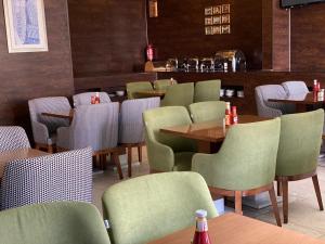 a restaurant with tables and chairs and a bar at ALJAWHARA ALZARQAA FOR SERVICED APARTMENTS Est in Rabigh