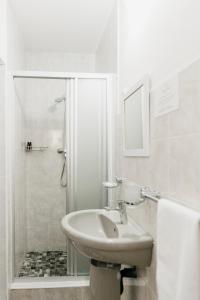 Bathroom sa Wonna Bay Vila Lodge-Catembe