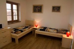 Posteľ alebo postele v izbe v ubytovaní Apartmány v Pošumaví