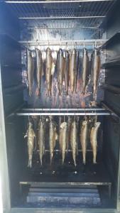 ワイレックにあるHaus Auerの大量の魚をオーブンで調理