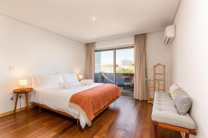 Imagen de la galería de Sunny Loft in Downtown Porto with Private Parking, en Oporto