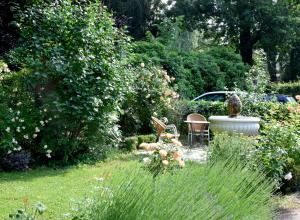 a garden with a statue of a rabbit in the grass at Zur Eiche Potsdam in Potsdam