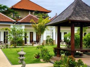 a courtyard of a house with a gazebo at Uluwatu Jungle Villa in Uluwatu +21 photos