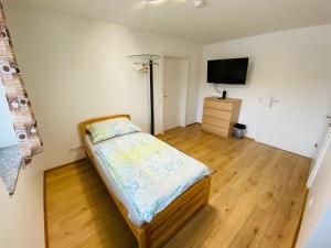 Postel nebo postele na pokoji v ubytování sleep24 - Monteur Zimmer In Eschelberg