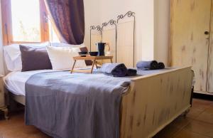 Ένα ή περισσότερα κρεβάτια σε δωμάτιο στο Holiday Apartment steps from the Beach