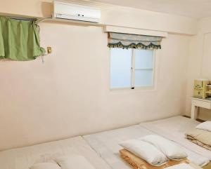 A bed or beds in a room at Chia Yun Homestay