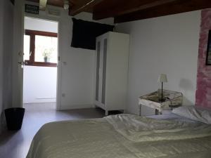 Albergue Casa Txakainlo tesisinde bir odada yatak veya yataklar