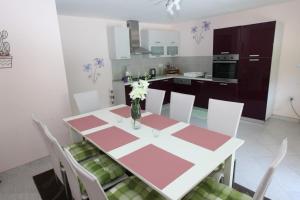 Køkken eller tekøkken på Kuća za odmor - Sanjalica