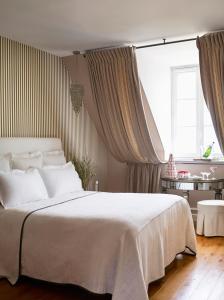 Postel nebo postele na pokoji v ubytování Chateau de Sacy