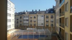 Tenis lub squash w obiekcie 10 mts de la Playa de Covas - Viveiro con piscina Resurrection fest lub w pobliżu