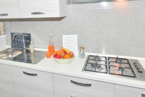 A kitchen or kitchenette at Appartamento Lido Mare