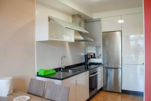 Kuchyňa alebo kuchynka v ubytovaní Apartamentos Loncho Finisterre