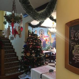 a christmas tree in a room with a staircase at Chalet Zolota Pidkova in Slavske