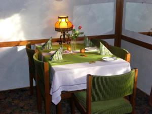 A restaurant or other place to eat at Hotel-Garni-Sonnenlay