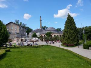 Vonkajšia záhrada v ubytovaní Apartament Zdrojowa 45