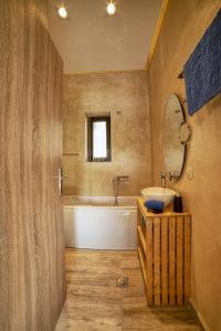 Kúpeľňa v ubytovaní Olive Luxury Suites - ADULTS ONLY