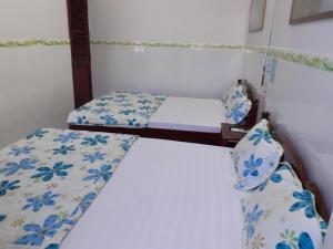 Un pat sau paturi într-o cameră la Thanh Binh Hotel