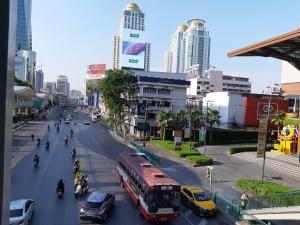 a busy city street with cars and a bus at Pratunam19 Hotel in Bangkok