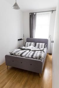 a bed sitting in a room with a window at Design Place 1030 (airconditioned) in Vienna
