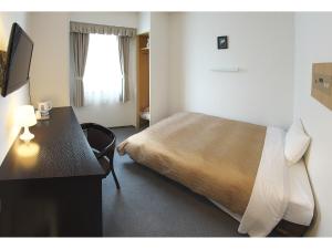 Letto o letti in una camera di Hotel Crown Hills Toyohashi