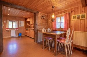 Imagen de la galería de Chalet Büdemji by Arosa Holiday, en Arosa