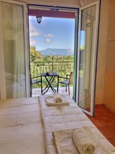 Gallery image of Gastouri Villa Pascalia with heated pool in October and views in Achílleion
