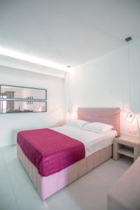 A bed or beds in a room at Anemos Luxury Apartments Még 19 kép