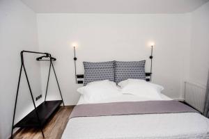 Posteľ alebo postele v izbe v ubytovaní A & B Minimal Suite with Sea View in Argostoli