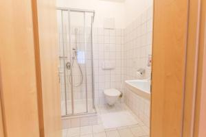 Kamar mandi di Gasthof Jagersberger